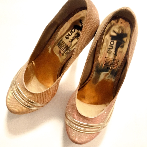 *Glam Stillettos* - Picture 2 of 6